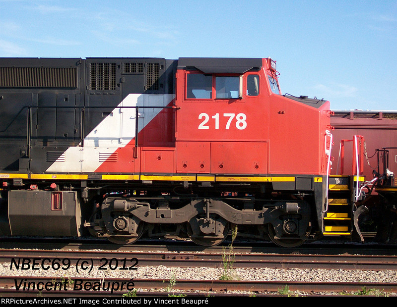 CN 2178 on the 403 West